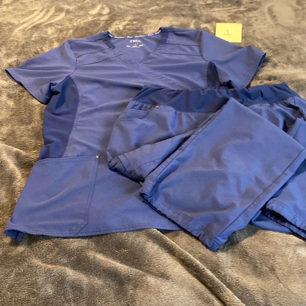 Cherokee infinity navy scrub set large (1)